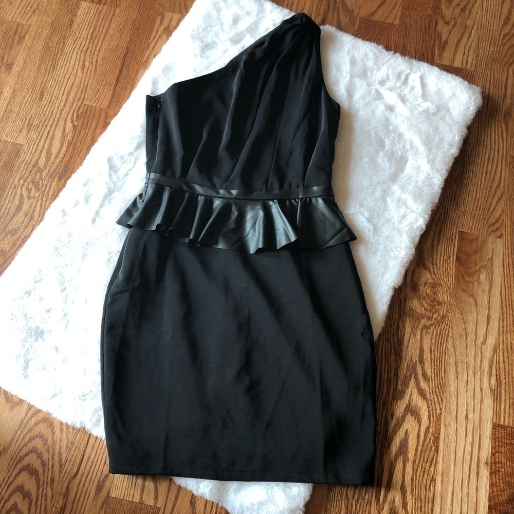 Women's one shoulder black ruffle mini dress size M - Picture 2 of 11